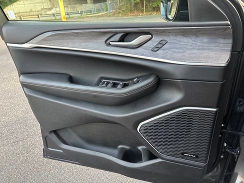 New 2024 Jeep Grand Cherokee Limited 4xe w/ Luxury Tech Group II image 24