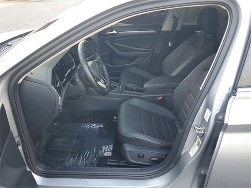 Certified 2024 Volkswagen Jetta SE image 17