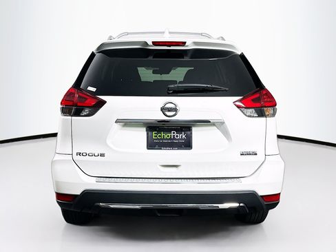 Used 2020 Nissan Rogue S w/ Special Edition Package FWD image 7