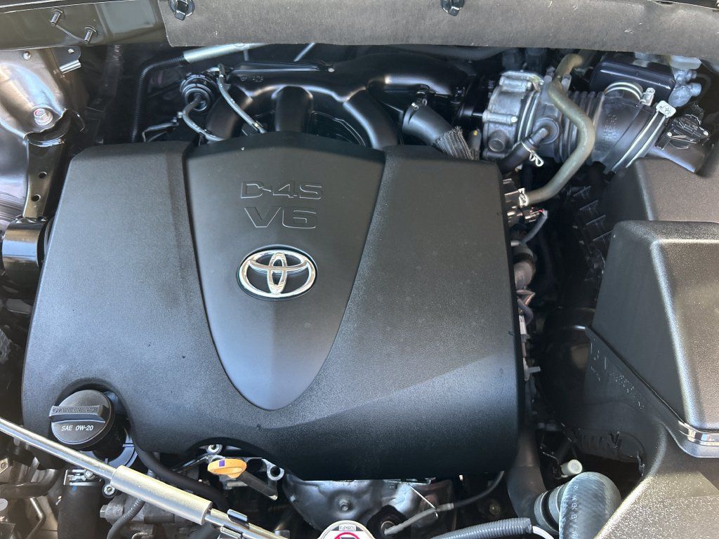 Certified 2019 Toyota Highlander Limited AWD/4WD image 23