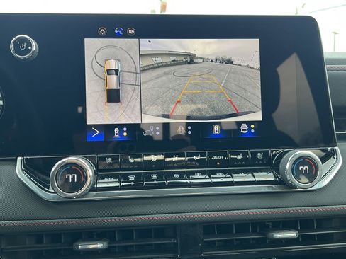 Used 2023 Chevrolet Colorado Z71 w/ Z71 Convenience Package 2 image 3