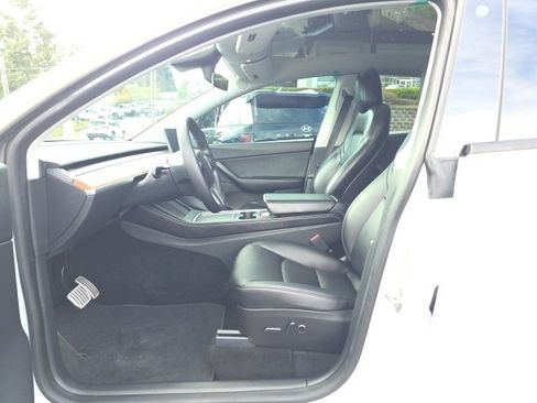 Used 2021 Tesla Model Y Performance image 9
