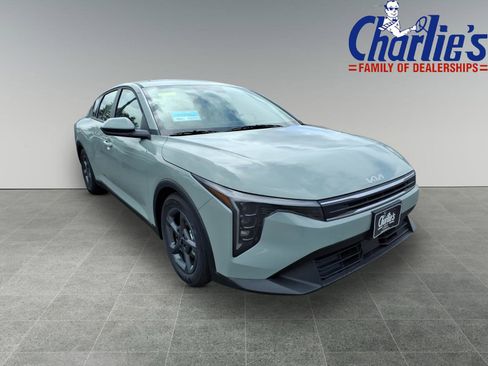 New 2026 Kia K4 LXS FWD image 3