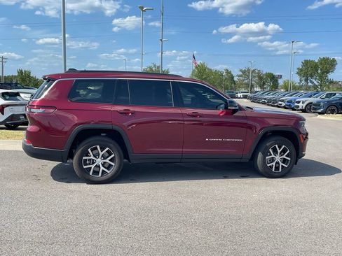 Used 2025 Jeep Grand Cherokee L Limited w/ Luxury Tech Group II AWD/4WD image 8