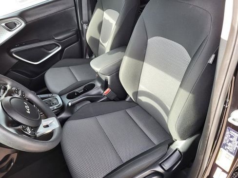 Used 2025 Kia Soul LX w/ LX Technology Package image 4