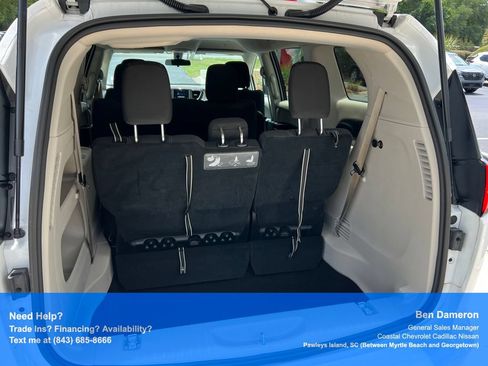 Used 2021 Chrysler Voyager L FWD image 16