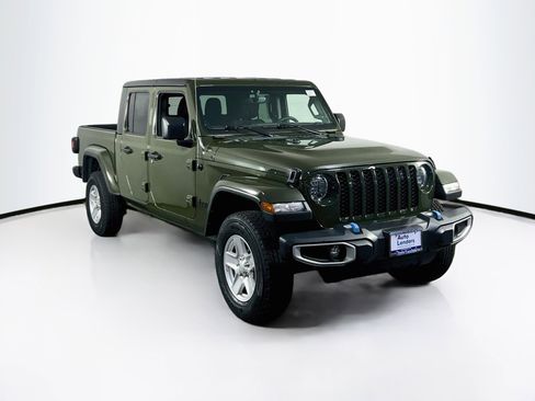 Used 2023 Jeep Gladiator Sport image 3