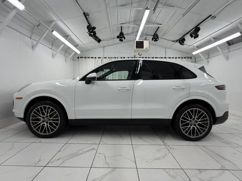 Certified 2023 Porsche Cayenne Platinum Edition image 15