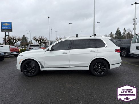 Used 2024 BMW X7 xDrive40i w/ Executive Package image 3