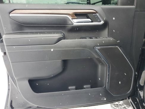 Used 2024 Chevrolet Silverado 2500 LT w/ Midnight Edition image 22