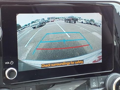 Used 2023 Toyota Highlander XLE FWD image 25