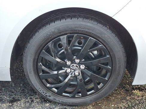 Used 2024 Toyota Corolla LE image 9