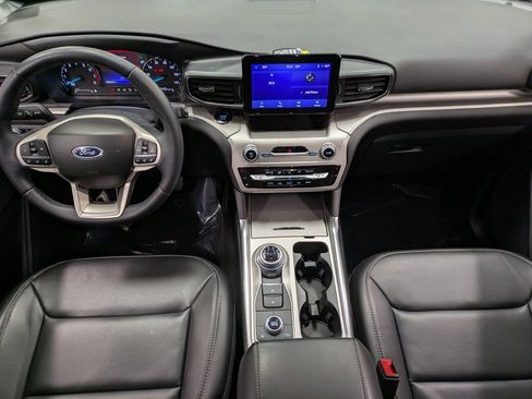 Used 2022 Ford Explorer XLT w/ Equipment Group 202A image 22