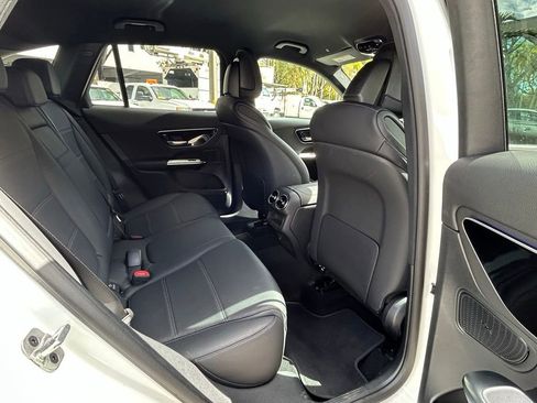 Used 2025 Mercedes-Benz GLC 300 4MATIC image 35