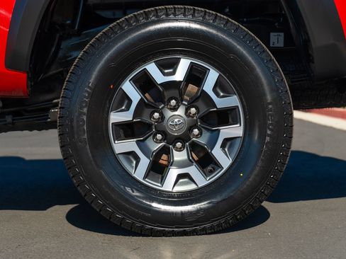 Certified 2023 Toyota Tacoma TRD Off-Road w/ Black Out Package (TMS) AWD/4WD image 7