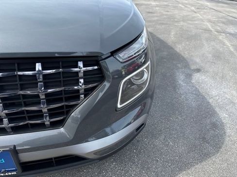 Certified 2025 Hyundai Venue Limited FWD image 40