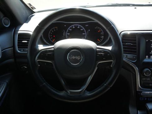 Used 2019 Jeep Grand Cherokee Laredo AWD/4WD image 32