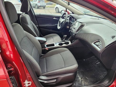Used 2017 Chevrolet Cruze LT FWD image 9