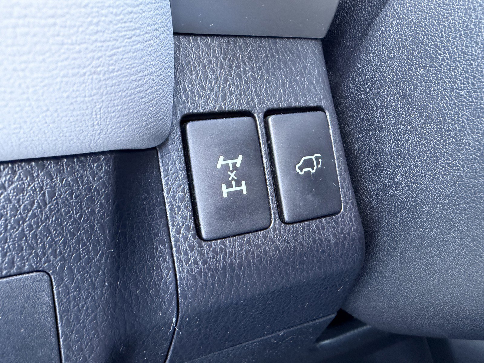 Used 2015 Toyota RAV4 Limited AWD/4WD image 26