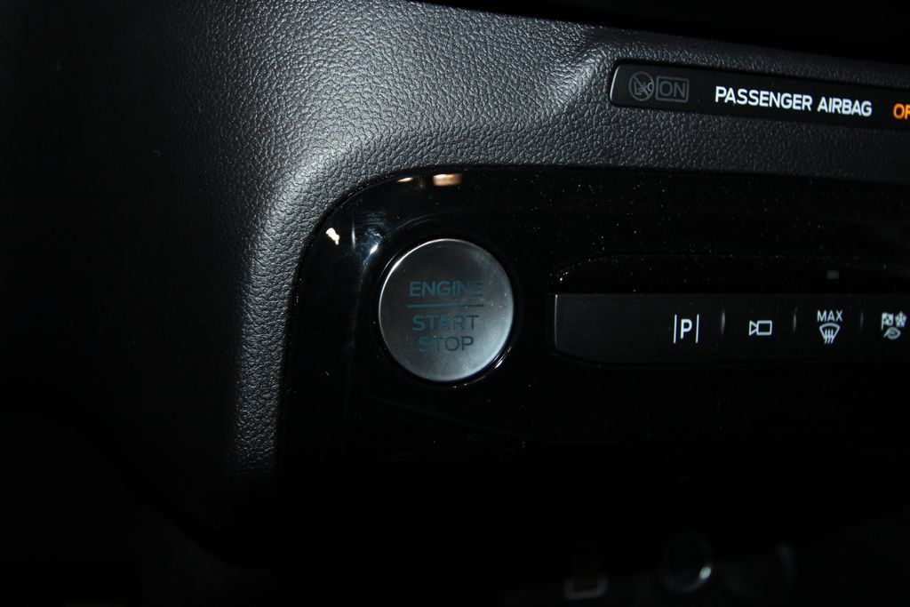 Used 2025 Ford Escape SE w/ PHEV Premium Package FWD image 16