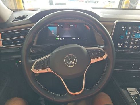Used 2025 Volkswagen Atlas SE AWD/4WD image 12