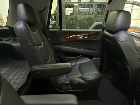 Used 2017 Cadillac Escalade Luxury AWD/4WD image 25