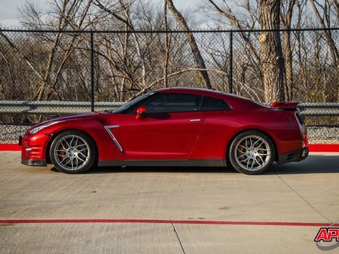 Used 2015 Nissan GT-R Premium image 63