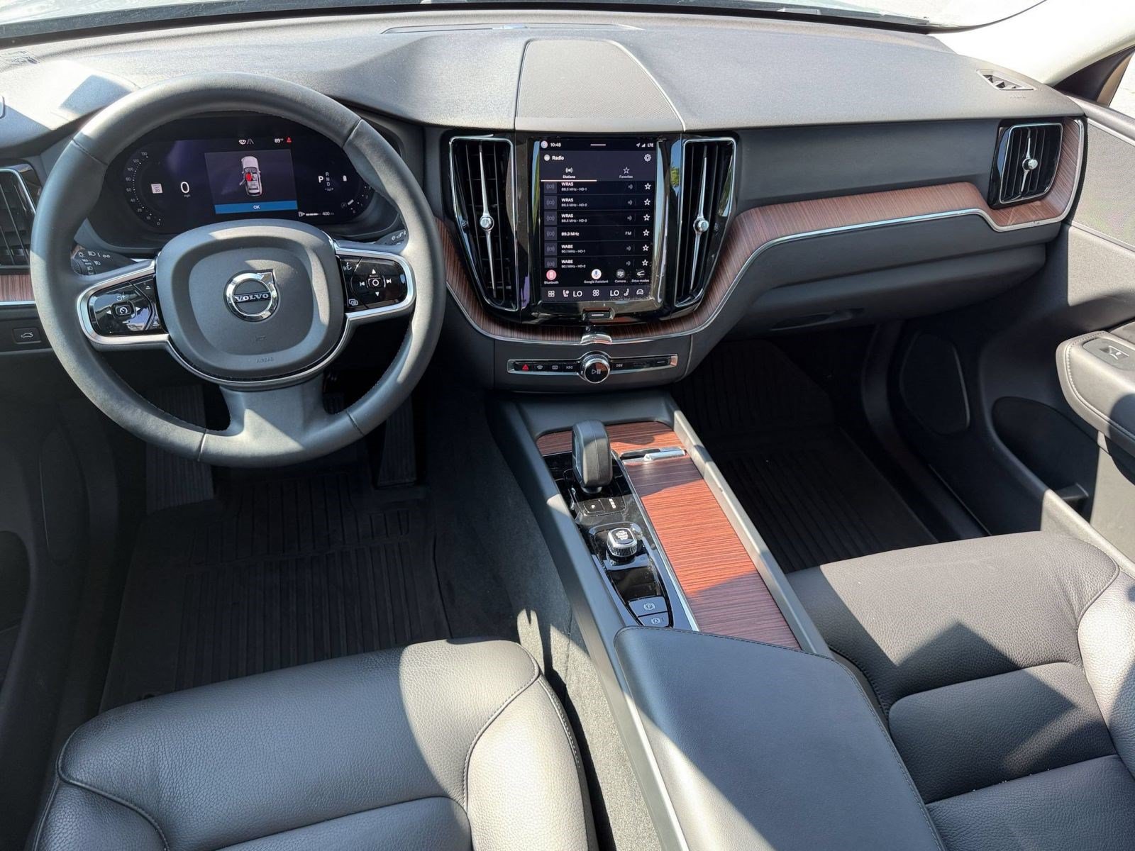 Certified 2024 Volvo XC60 B5 Plus w/ Protection Package Premier AWD/4WD image 17