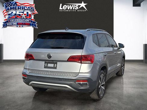 Used 2023 Volkswagen Taos SE FWD image 4