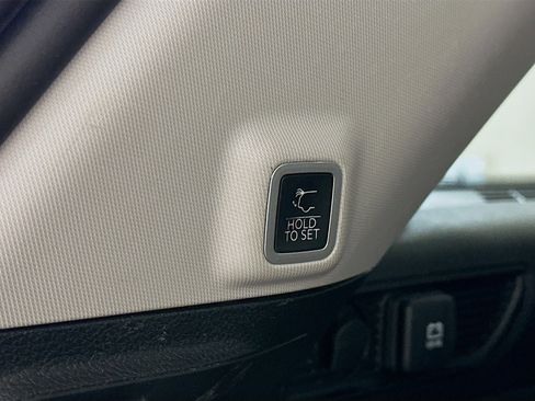 Used 2023 Jeep Grand Cherokee Limited image 32