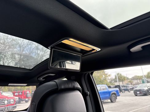 Used 2019 Mercedes-Benz S 560 Sedan image 32