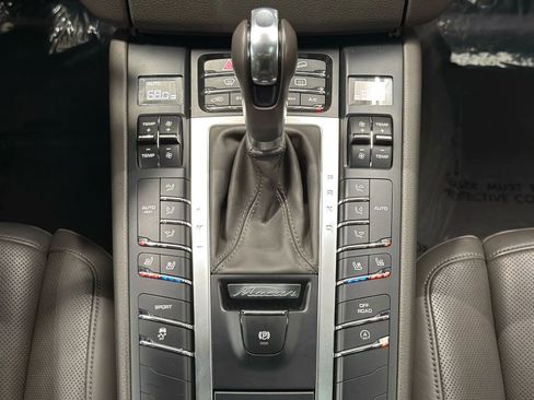 Used 2015 Porsche Macan S w/ Premium Package Plus image 24