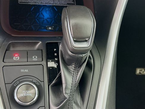 Used 2019 Toyota RAV4 Limited image 25