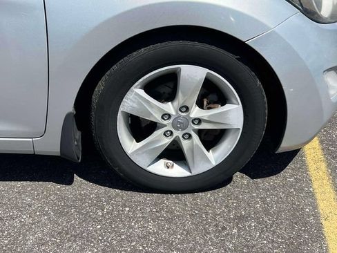 Used 2013 Hyundai Elantra GLS w/ Preferred Pkg FWD image 11