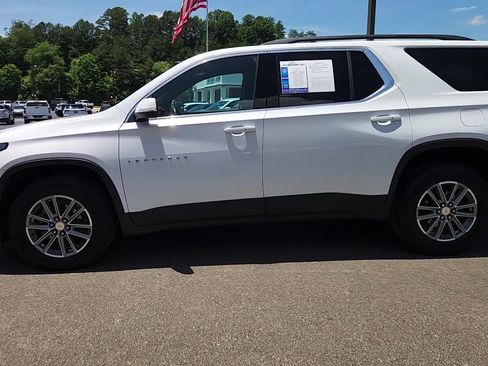 Used 2022 Chevrolet Traverse LT FWD image 6