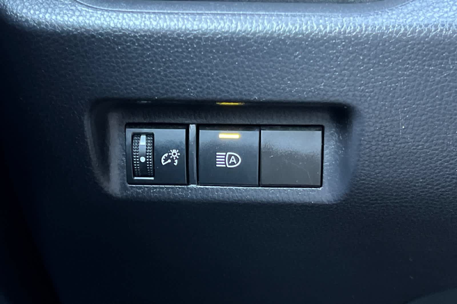 Certified 2022 Toyota RAV4 LE AWD/4WD image 29