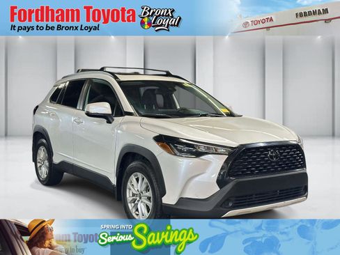Used 2022 Toyota Corolla Cross LE w/ Moonroof Package image 1