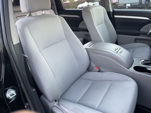 Used 2019 Toyota Highlander LE image 14