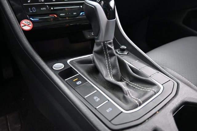 Used 2025 Volkswagen Jetta SE FWD image 23