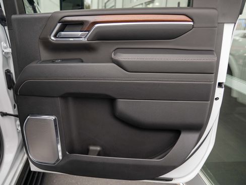 Used 2024 GMC Sierra 3500 Denali w/ Denali Reserve Package image 41