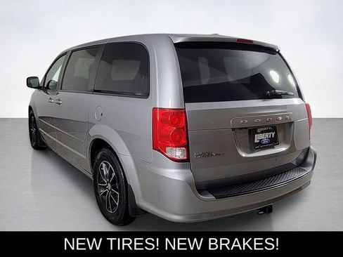 Used 2017 Dodge Grand Caravan SXT w/ Driver Convenience Group image 5