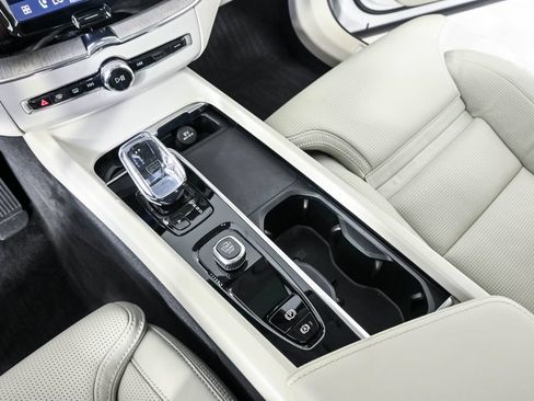 Certified 2022 Volvo XC60 B6 Inscription w/ Advanced Package AWD/4WD image 18