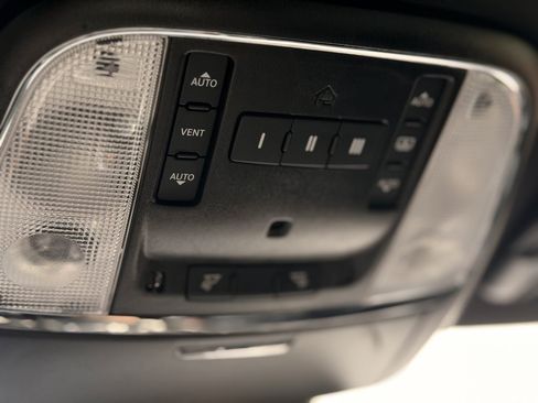 Used 2023 Chrysler 300 C RWD image 21
