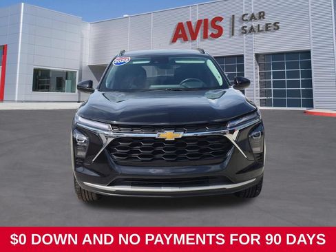 Used 2025 Chevrolet Trax LT w/ LT Convenience Package FWD image 2