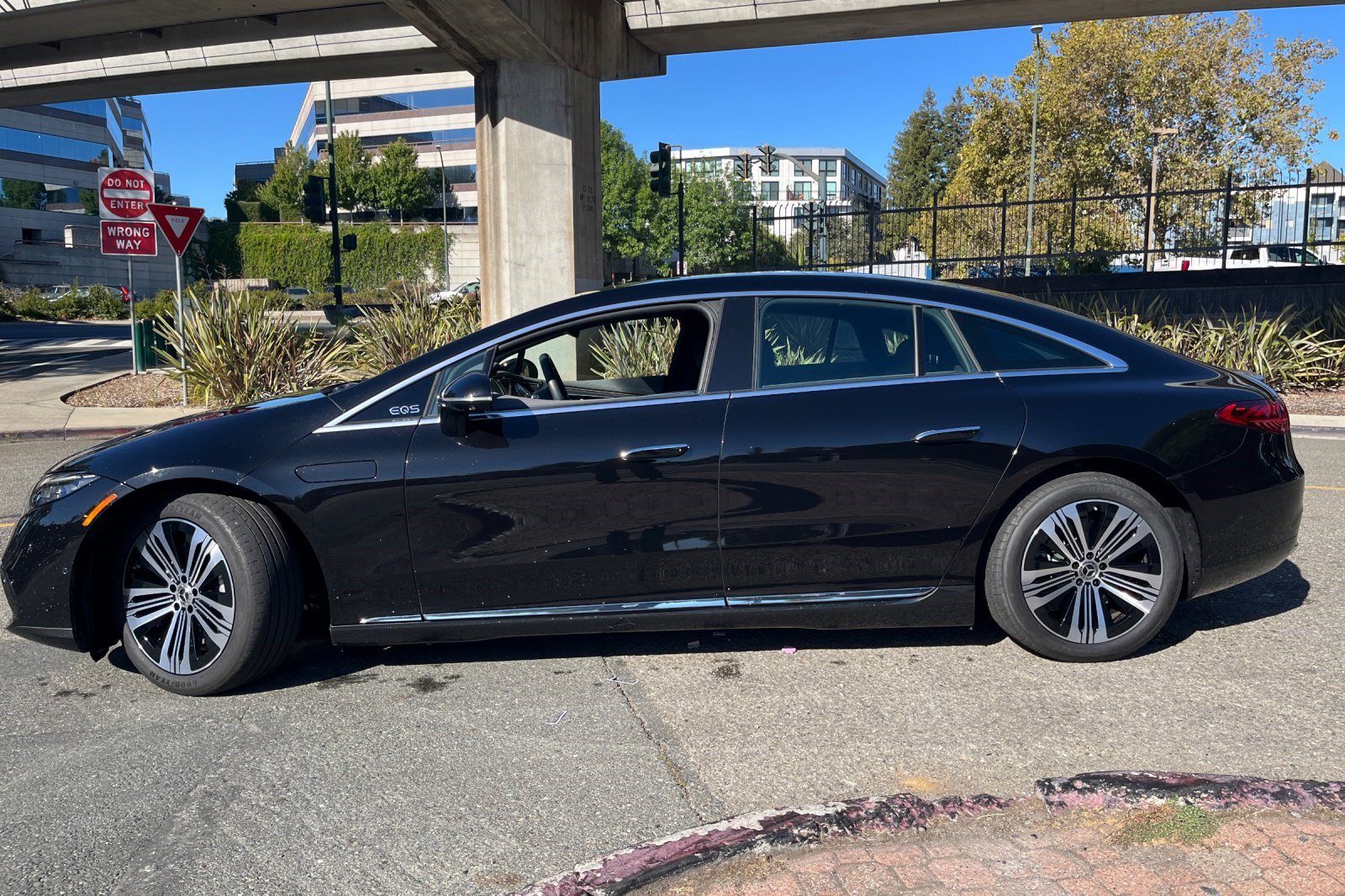 Used 2024 Mercedes-Benz EQS 450+ 4MATIC Sedan image 2