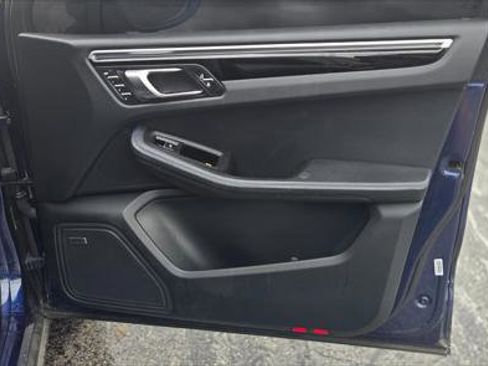 Used 2022 Porsche Macan w/ Premium Package Plus image 21