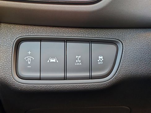 Used 2020 Hyundai Santa Fe SE image 9