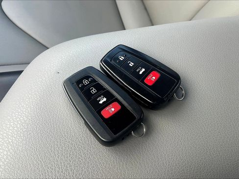 Used 2023 Toyota Camry LE w/ Convenience Package image 14