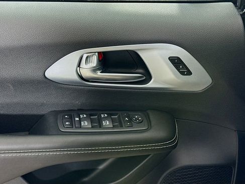 New 2026 Chrysler Pacifica Limited w/ S Appearance Package image 17