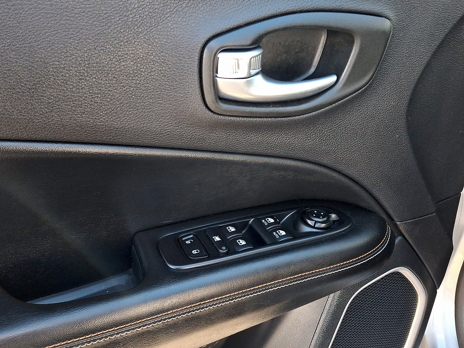 Certified 2021 Jeep Compass Latitude w/ Sun and Sound Group AWD/4WD image 12